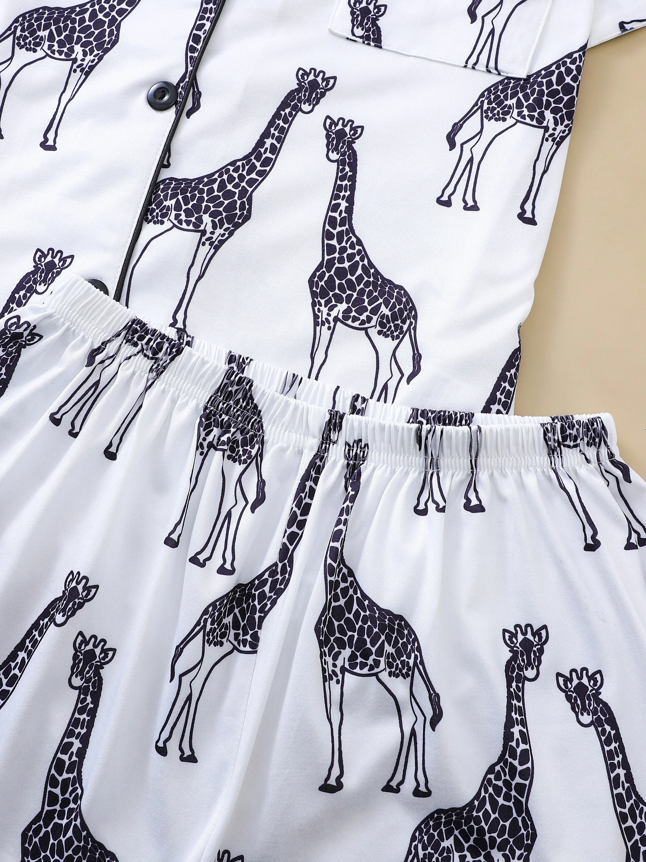 Cute giraffe print ladies pyjama set lapel short-sleeved top and loose shorts comfortable four seasons ladies homewear