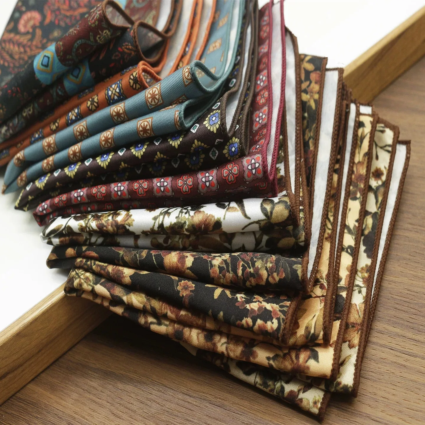 2025 nuevo pañuelo de bolsillo con estampado Floral para hombre, pañuelo Formal suave y sedoso, accesorios para traje de boda, pañuelo amarillo marrón a la moda