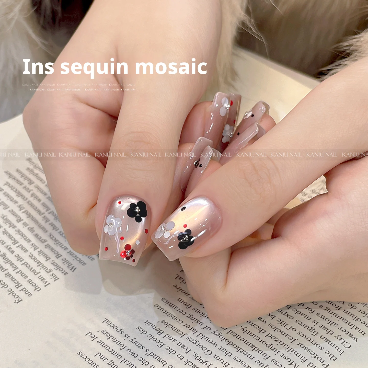 Kanui Mini Nail Art Glitter Lentejuelas de Estrella Roja Tamaños Surtidos Decoraciones de Uñas de Puntos Blanco y Negro