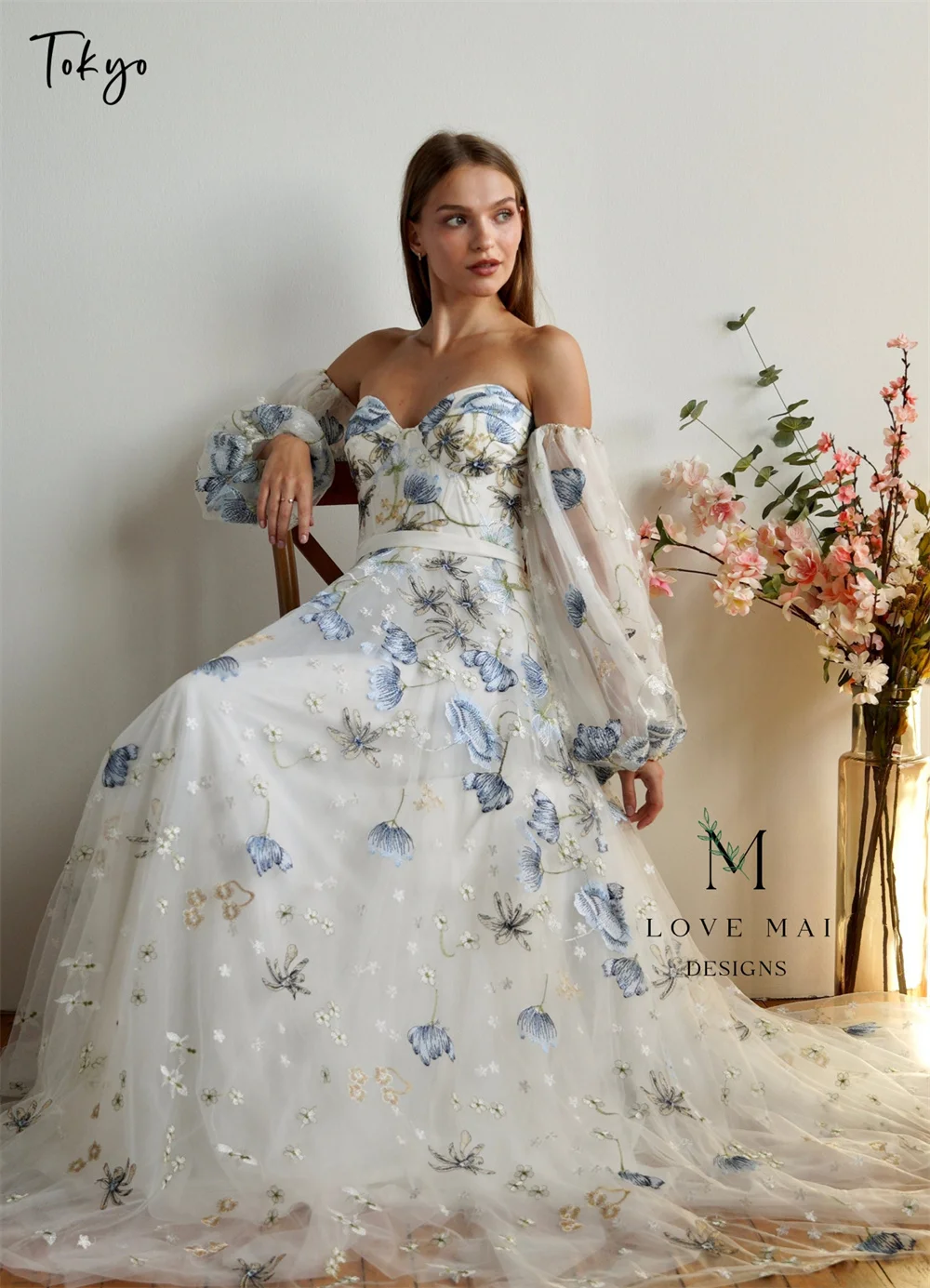 Tokyo Customized White Strapless Wedding Dresses Detachable Sleeves Tulle Bridal Gowns A-Line Court Train Wedding Gowns 2026