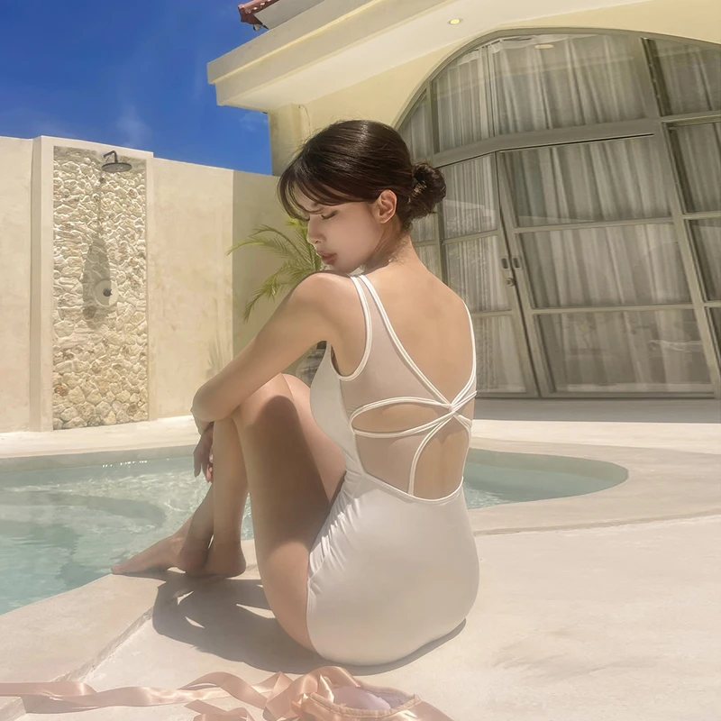 

Sexy Bal Swimsuit Women's Summer Ins Sle Hollow out High End Slimming Hot Spring Vaion Swimwear