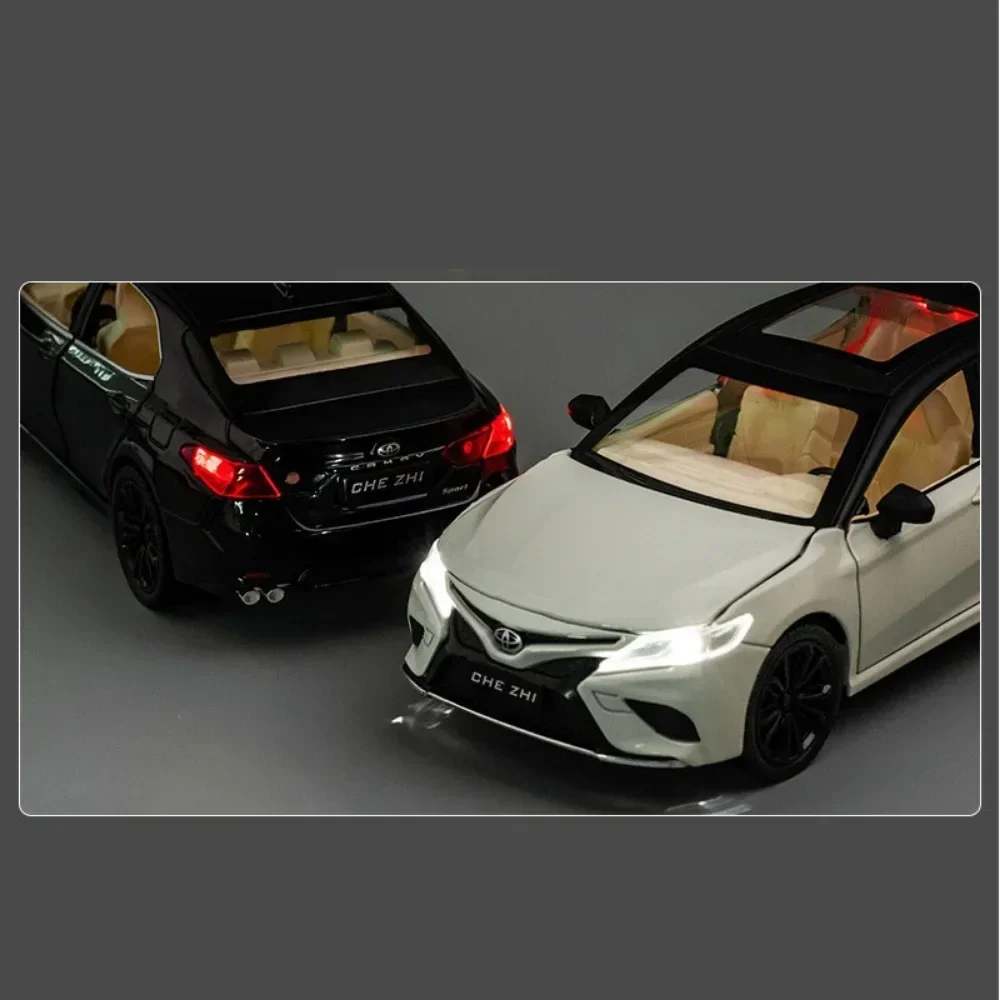 1:24 Toyota Camry Modello di auto in lega Giocattoli in metallo pressofuso Veicolo in miniatura Suono Luce Tirare indietro Porte aperte Toy Boy Regali di compleanno