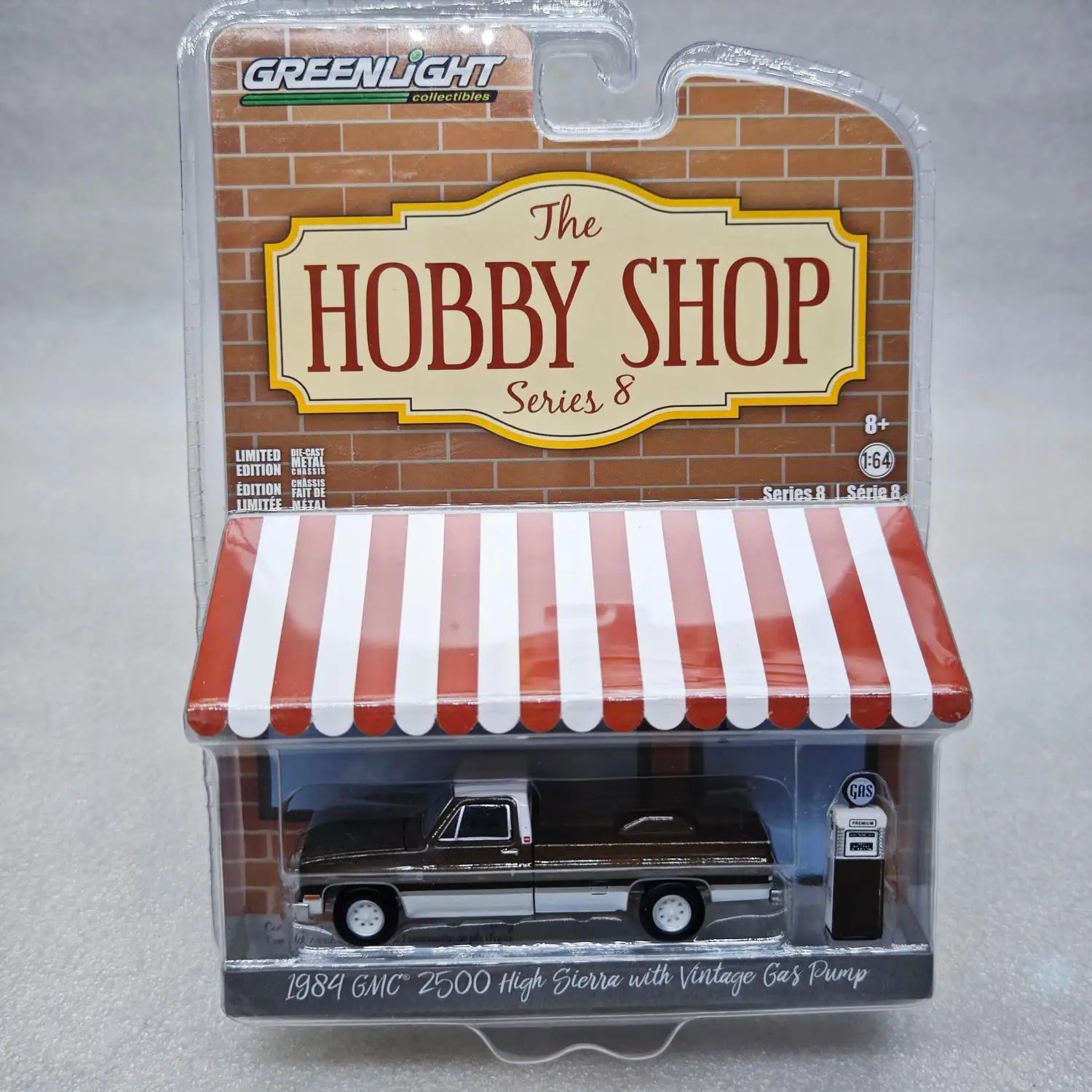 

1: 64 Hobbies Store 8-1984 GMC 2500 High Sierra&Pump Gas Station Advanced Collection Ornament Car Models