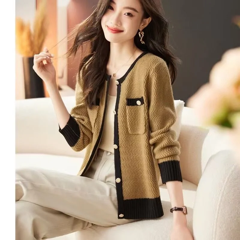 Veste courte haut de gamme pour femmes, Cardigan tricoté contrasté, haut de tempérament, nouvelle collection printemps et automne 2025