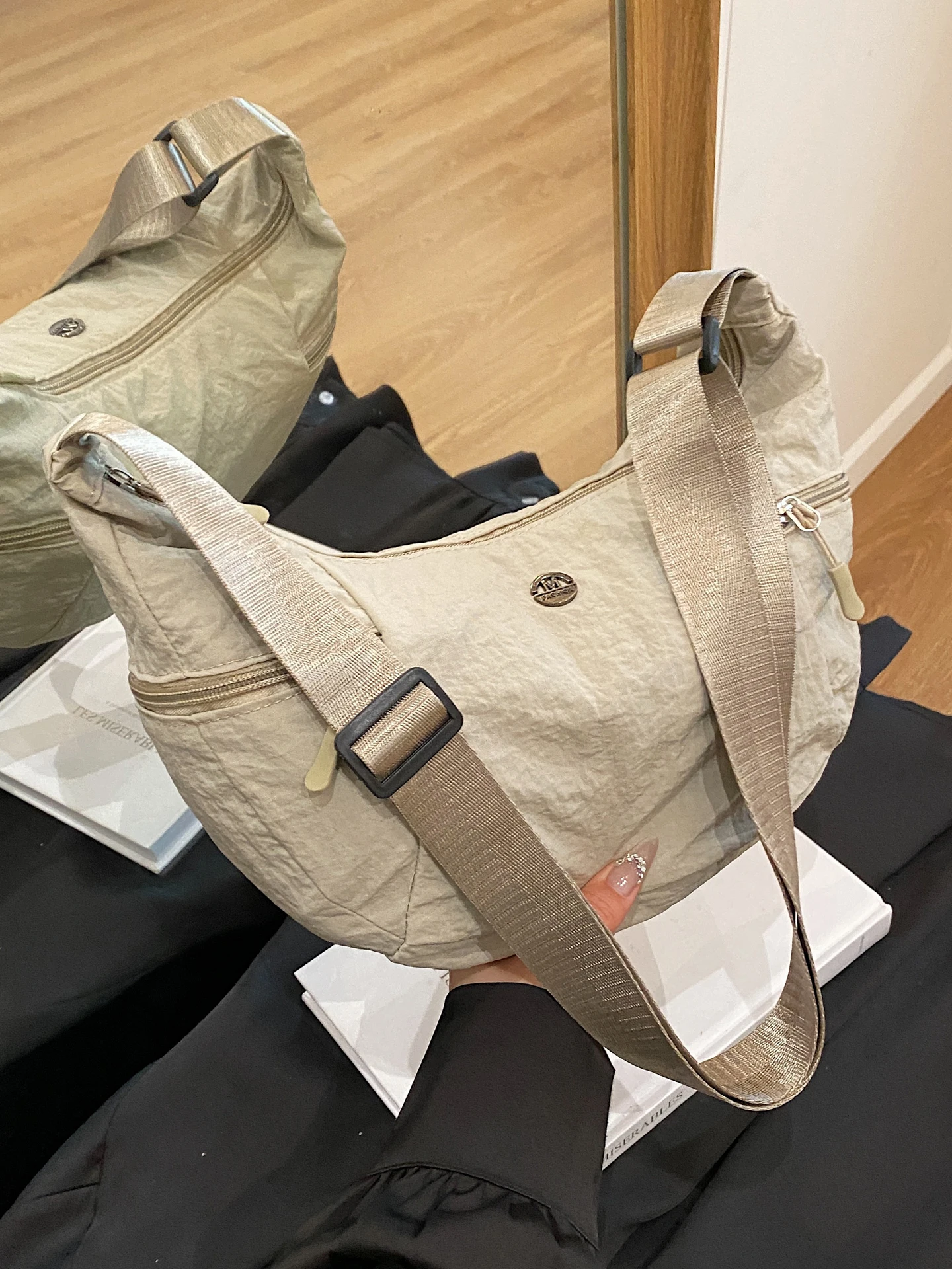 

Ultra-Light Waterproof Dumpling aped Crossbody Bag for Women Casual Commuter Student Bag Soft Canvas Pure Color Zipper Closure