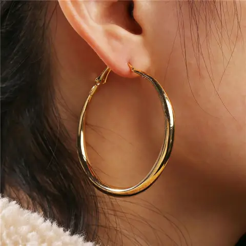 2025 New Women's Gold color Large Hoop Earrings (one Pair) Simple Smooth Geometric Round Earrings Stylish Everyday Accessories