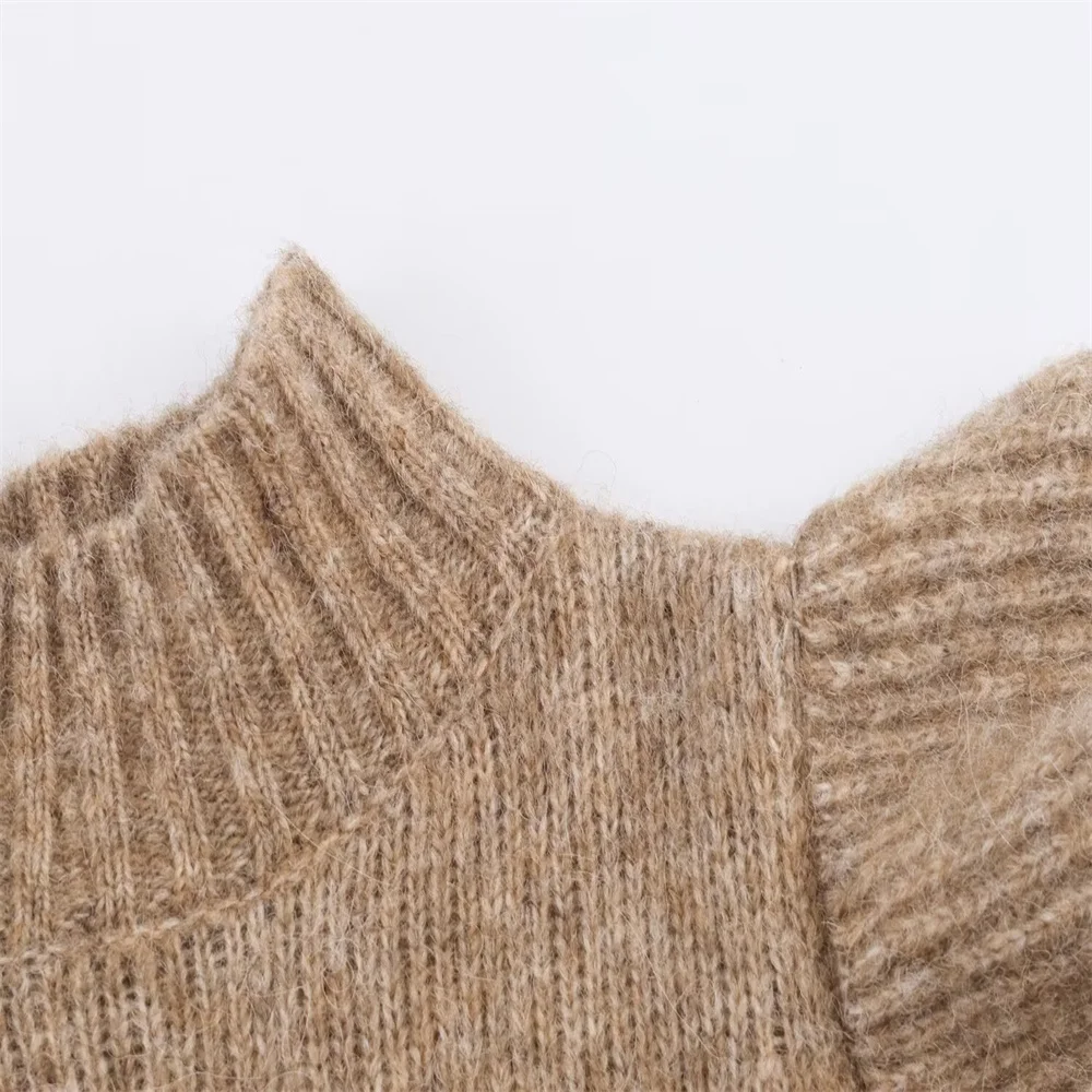 เสื้อแฟชั่นผู้หญิงสไตล์เรียบง่ายและอเนกประสงค์สำหรับฤดูใบไม้ร่วง ตกแต่งด้วยผ้าขนสัตว์แบบซ้อน