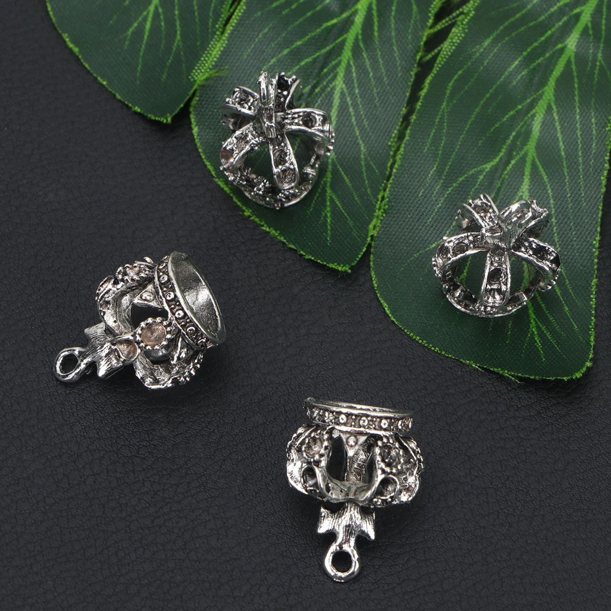 

10Pcs Crown Pendants DIY Jewelry Retro Hollow Alloy Hollow-Out Charms Creative Craft Accessories for Necklace Keychain Pendant