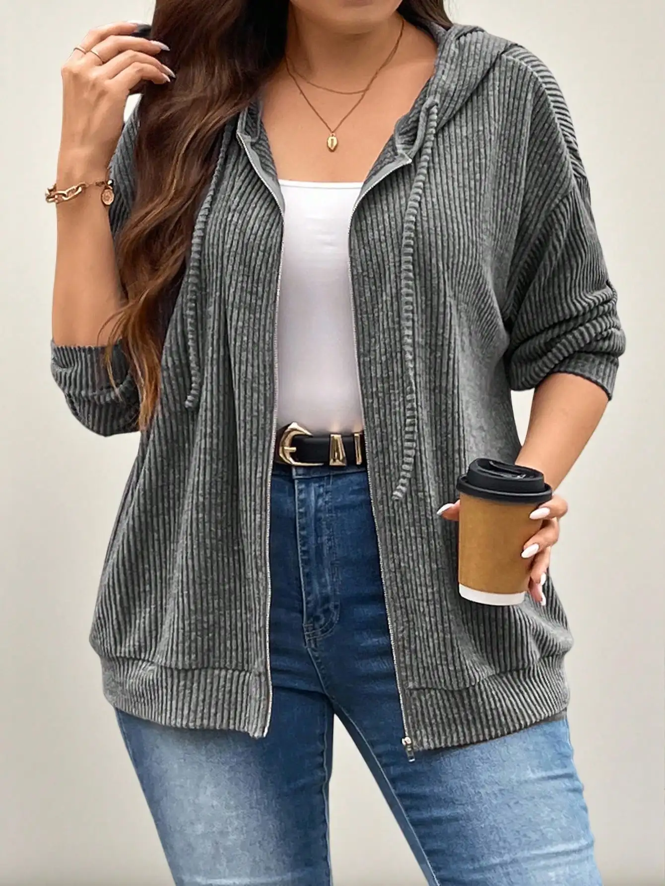 

Серый ребристый худи на молнии с заниженной линией плеч и шнурком для повседневной носки весной и осенью