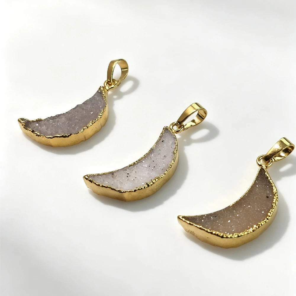 1PC Raw Druzy Mineral Moon & Circle Pendant Natural Crystal Cluster Bohemian Charm Ladies Neck Accessory Golden Plated P2D1093