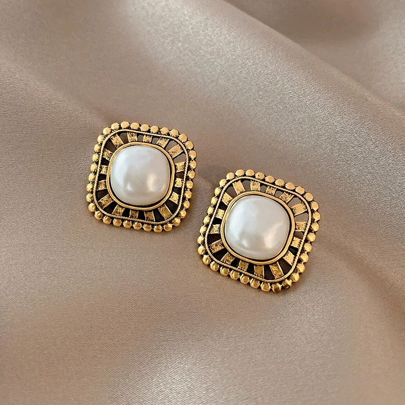 New fashion fresh fine Rhinestone Stud Earrings Women earrings Korean elegant sweet temperament lovely Stud earrings Jewelry