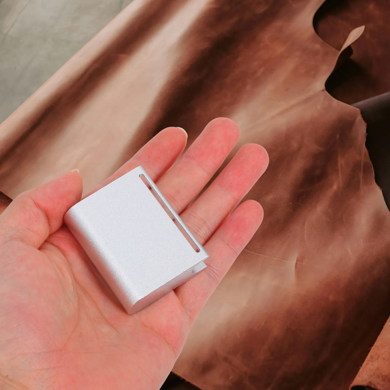 

Burnishing Tool Aluminum Alloy Sturdy Edge Polisher for Smooth Professional Finish on Vegetable