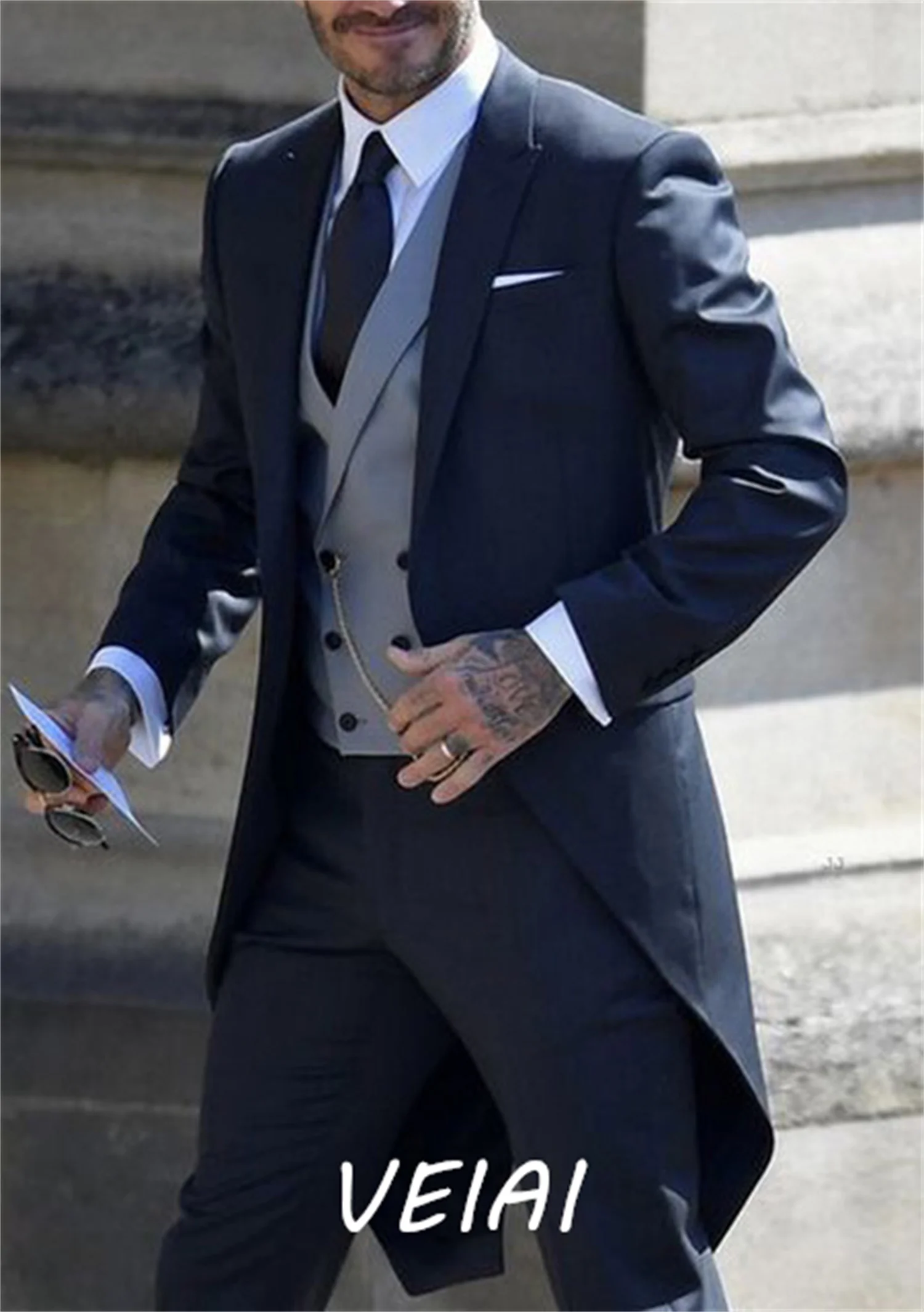 

CustomizedNew Men Suit Italian Gentleman Style High End Wedding Long Tail Coat Groom Prom Tuxedos Formal 3 Pcs (Jacket +Pants +V