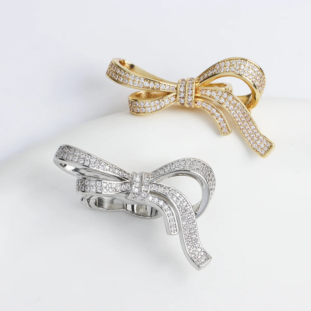 

1 шт. позолоченная 18-каратным золотом застежка-клипса в виде большого банта с микроинкрустацией цирконами, в стиле легкой роскоши, для жемчужных ожерелий, цепочек для свитеров, фурнитура для DIY украшений