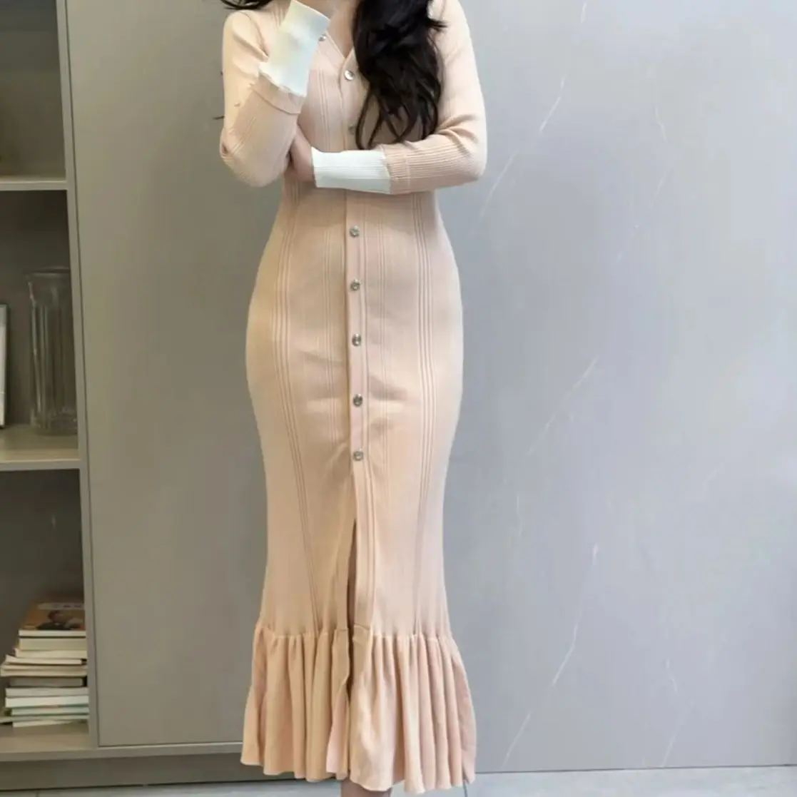 

Spring And Autumn New High-Quality Fashionable Temperament Elegant Button Women's Knitted V-Neck Slim Fit Long Sleeved Dress