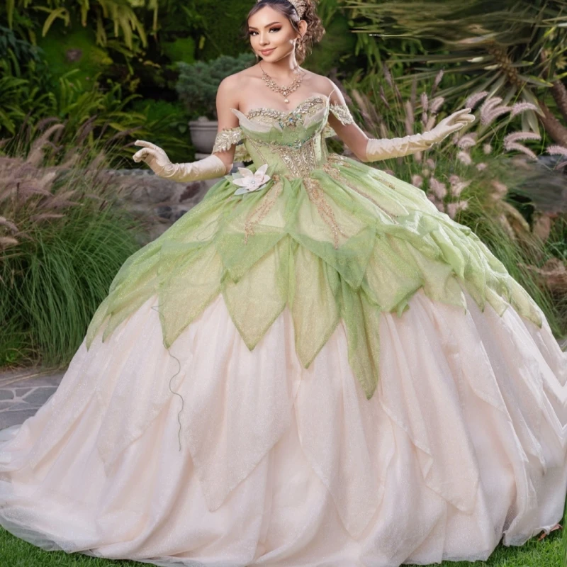 

Зеленое блестящее бальное платье для выпускного вечера/квинсеаньеры с аппликацией, цветами, бисером, кристаллами, бантом, многоярусным фатином, корсетом, открытыми плечами, для Sweet 16