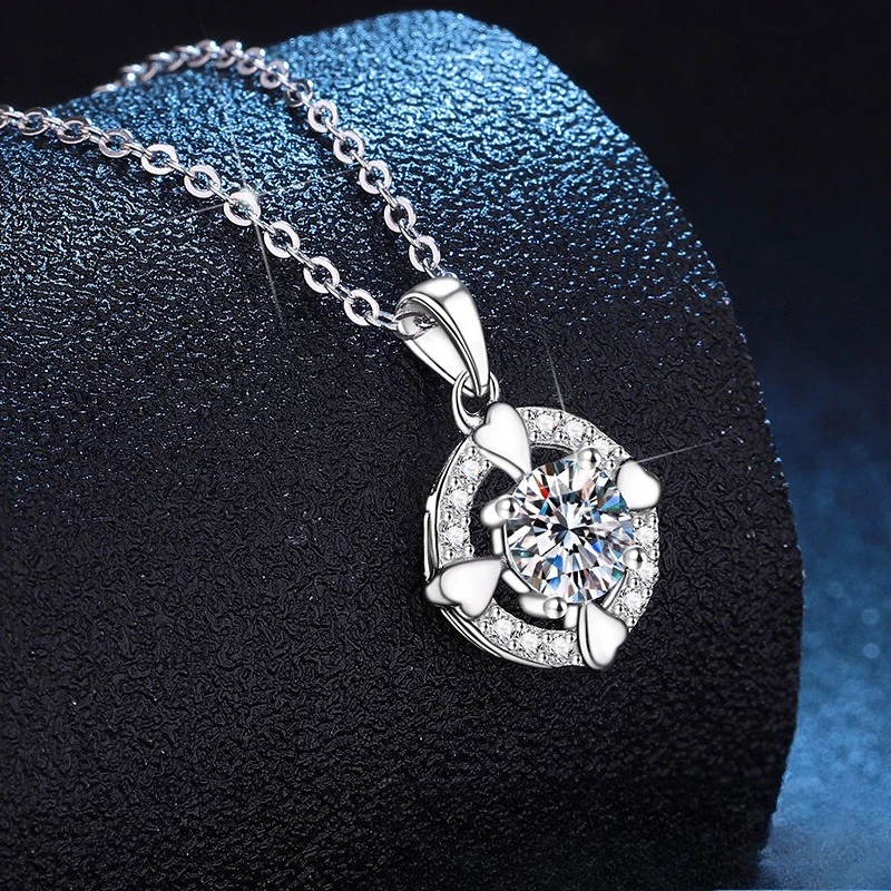 Platinum PT95018k Gold Necklace, Moissanite Necklace, Simple Rotating Heart Pendant, Valentine's Day Gift, Light Luxury Necklace