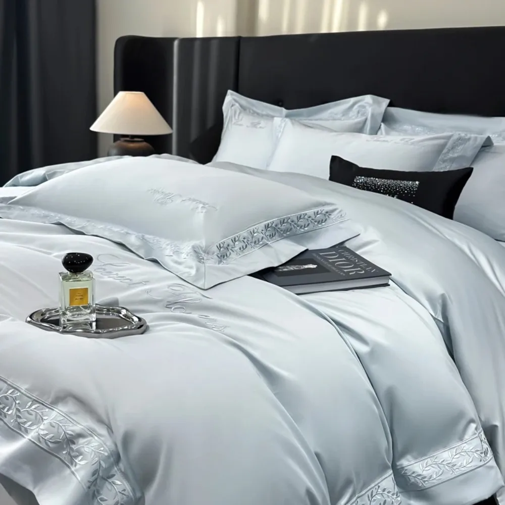 Light Luxury Syle Class A Pure Cotton 4Pcs 200 Count Long Staple Cotton Embroidered Duvet Cover Skin-friendly Naked Bedding