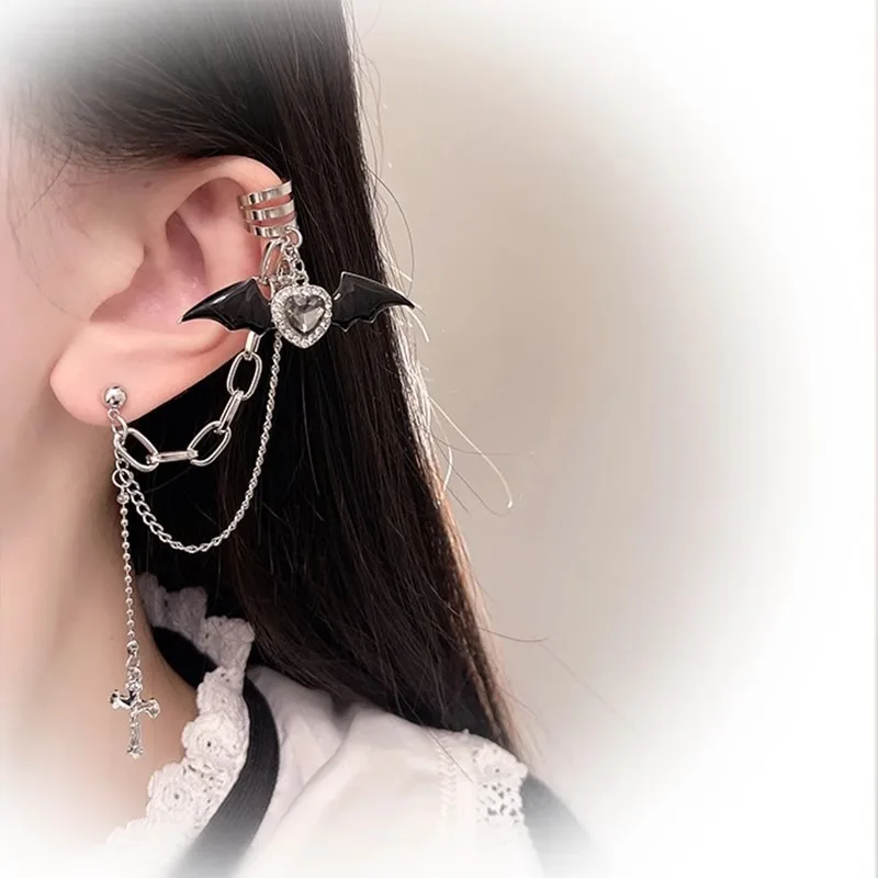 Punk Gothic Black Crystal Heart Cross Chain Ear Cuff for Men Women Hip Hop Metal Cross Ear Clip on Earrings Egirl Jewelry Gift