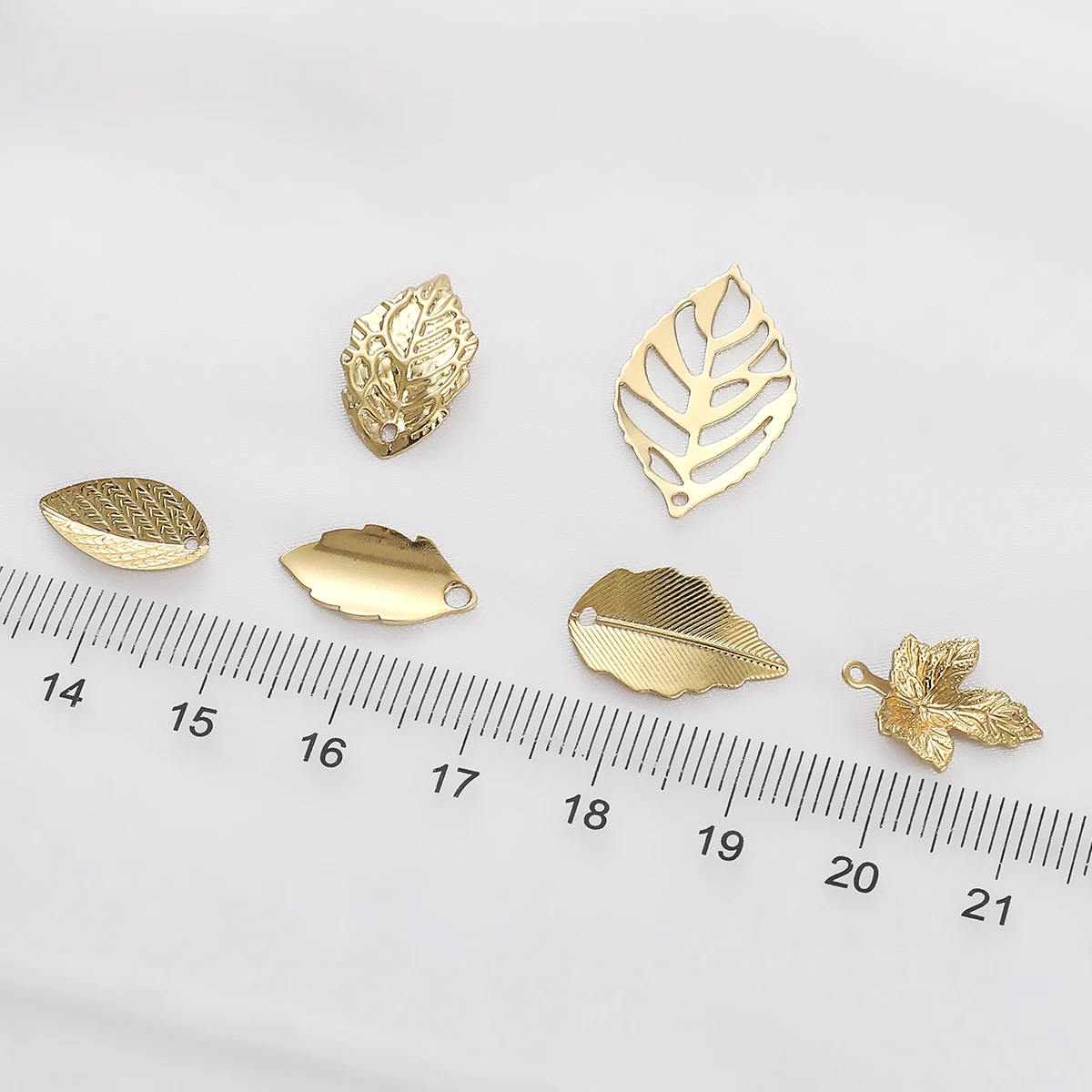 2pcs 14K Gold Plated Brass Plant Leaves Charm Pendants Charms for Earrning Bracelet Necklace DIY Jewelry Making Craft