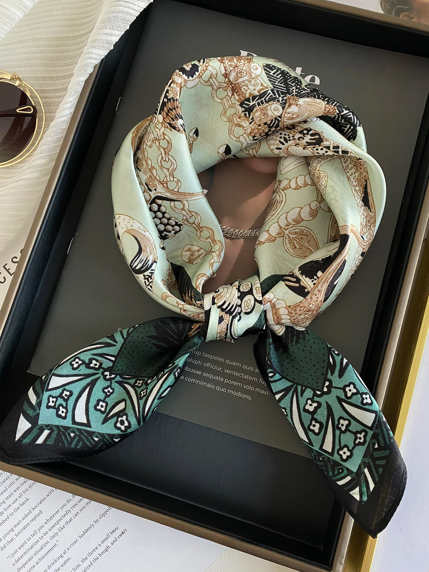 シルクスカーフ女性の春秋装飾ネックウォーマー多用途スカーフヘッドスカーフ多目的シルクスカーフ首の保護