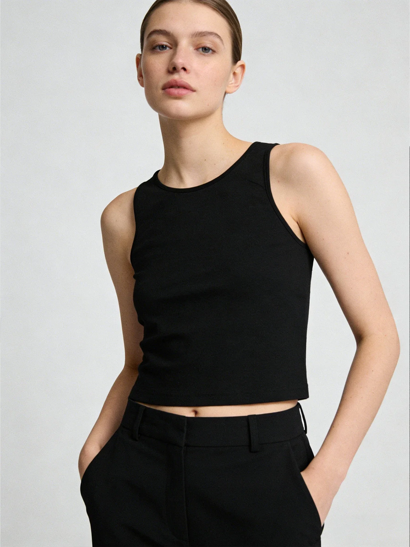 

Однотонный жилет-бретелька для женщин, новая облегающая футболка без рукавов, короткий топ для верхней одежды