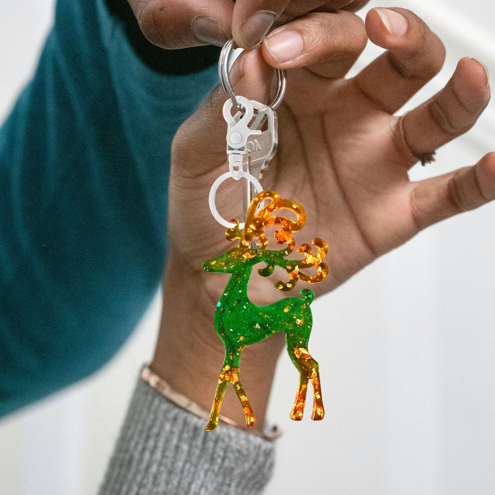 

1Pcs Silicone Christmas Elk Key Chain Pendant Mold DIY Craft Making Xmas Hanging Ornament Mold Christmas Elk Ornament Molds