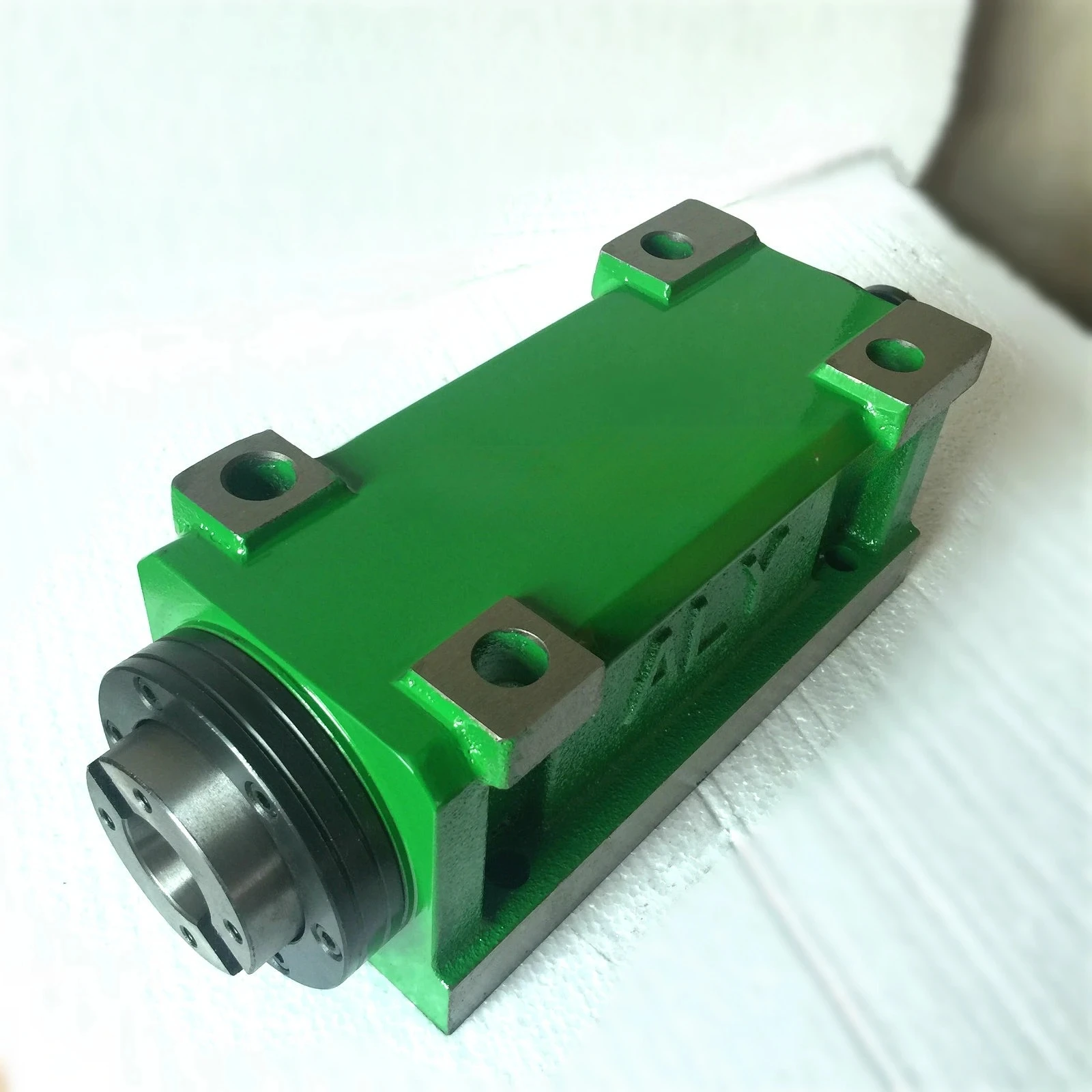Lengthened spindle boring and milling power head cutting grinding drilling and milling machine tapping