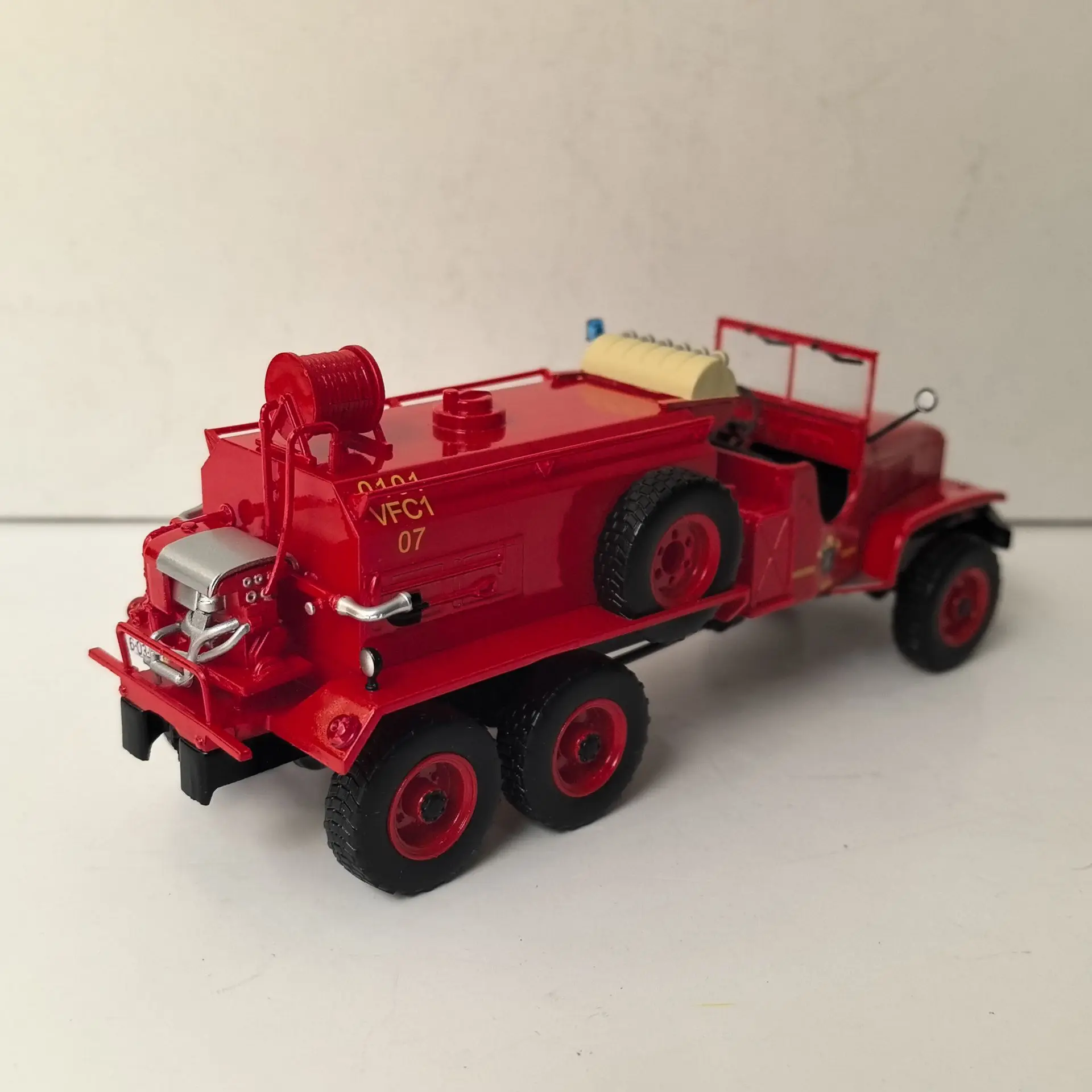 Diecast IXO 1/43 escala CCKW CCF 353 motor de bomberos coche en miniatura de aleación juguete coleccionable regalo recuerdo