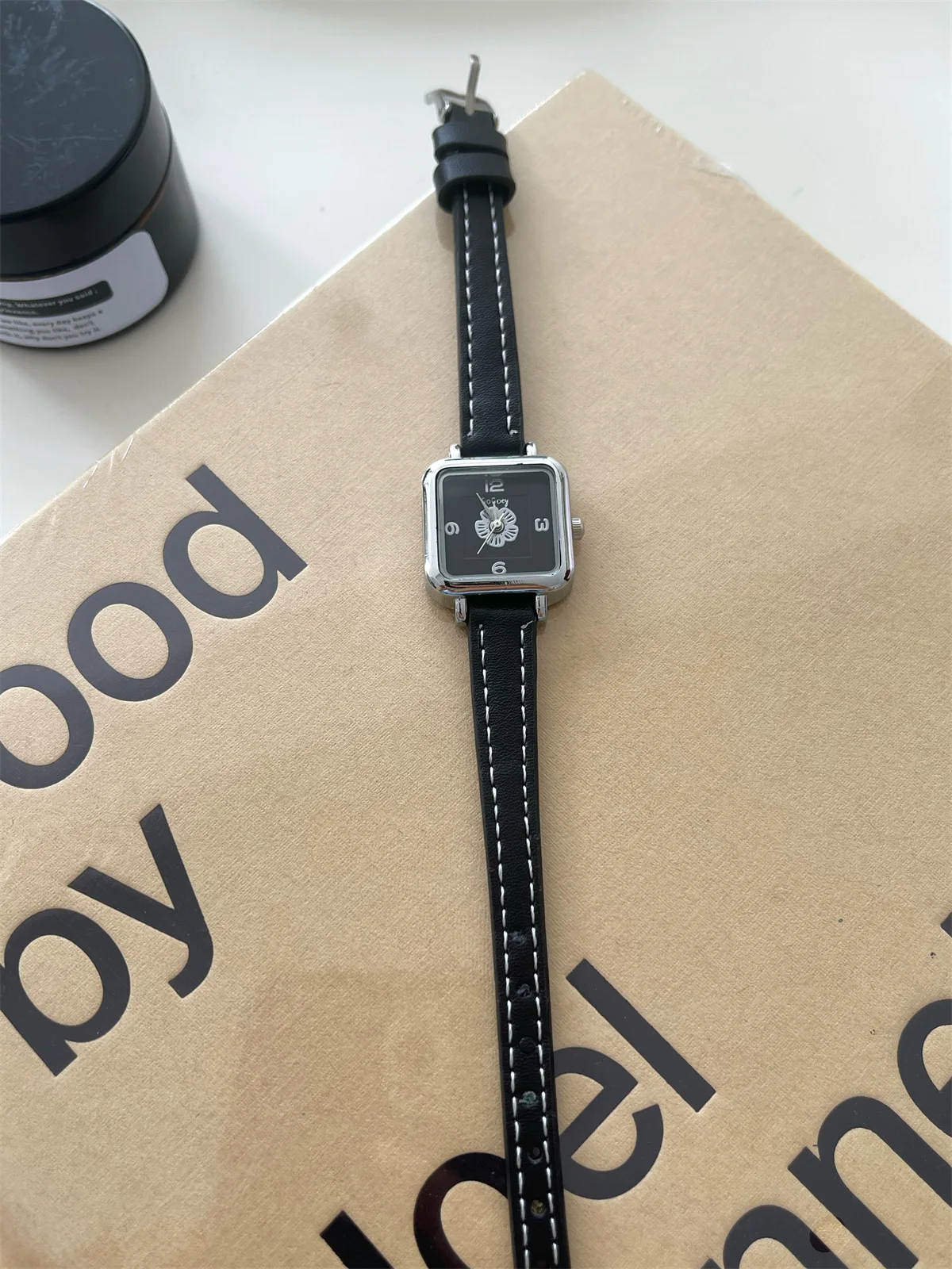 ساعة MAYZHISU النسائية الفاخرة الرجعية المرأة كوارتز الذهب ساعة اليد الفولاذ المقاوم للصدأ مقاوم للماء ساعة الإناث ساعة السيدات