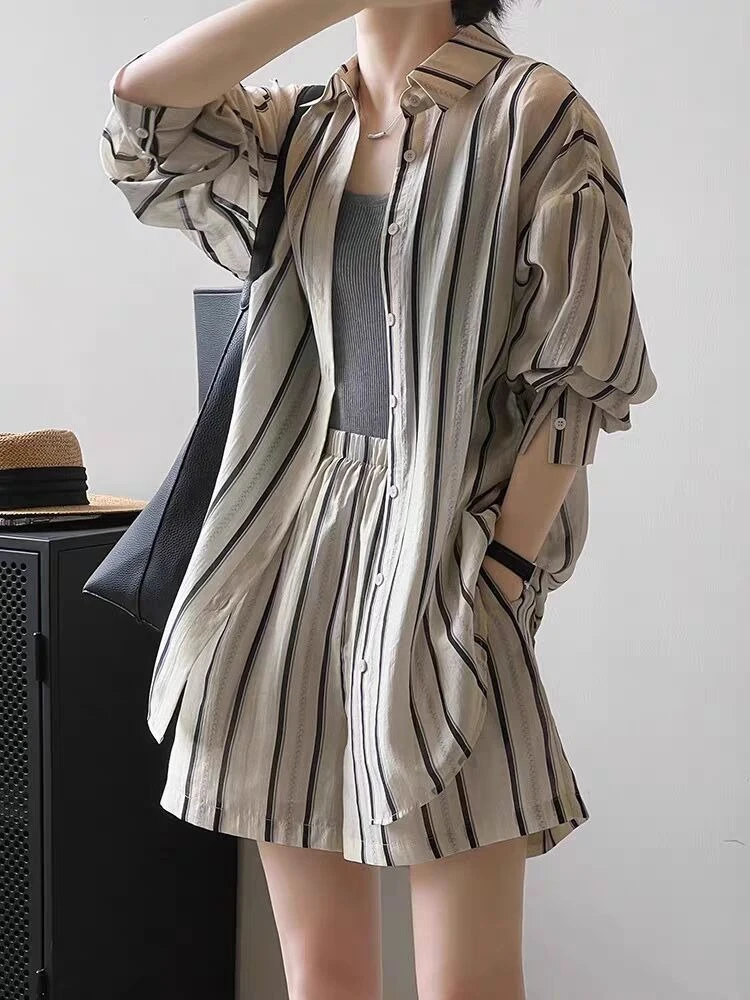 

Summer new striped contrasting color two-piece set women's loose casual and thin style sunscreen shirt+elastic waist shorts