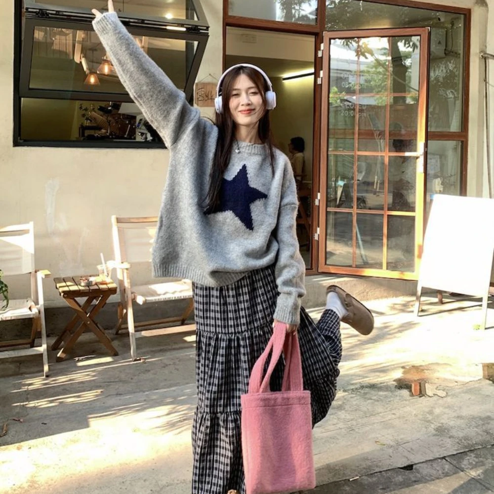 Fashionable Korean Five Pointed Star Round Neck Pullover Sweater Women's Top Gray Graffiti New Autumn Winter Skirt Lazy Sweater