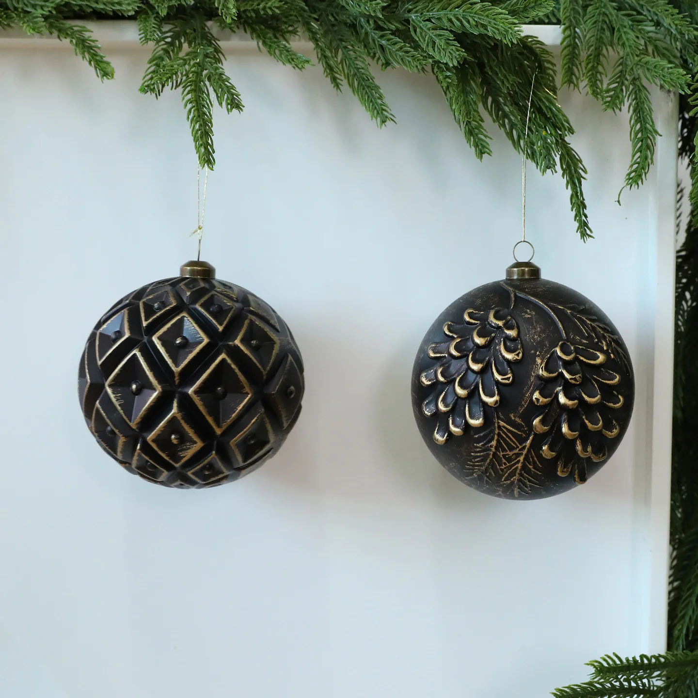 10CM 4Pcs White Gold Vintage Christmas Balls Set Christmas Hotel Window Christmas Tree Decoration Balls Hangings