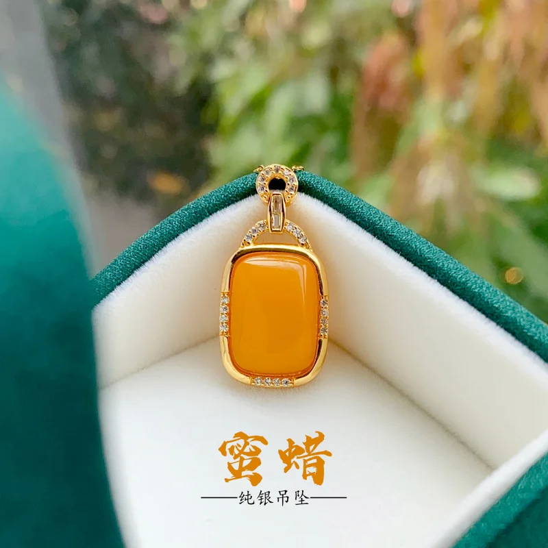 

Natural Amber S925 Silver Inlaid Old Wax Worry-Single Pendant
