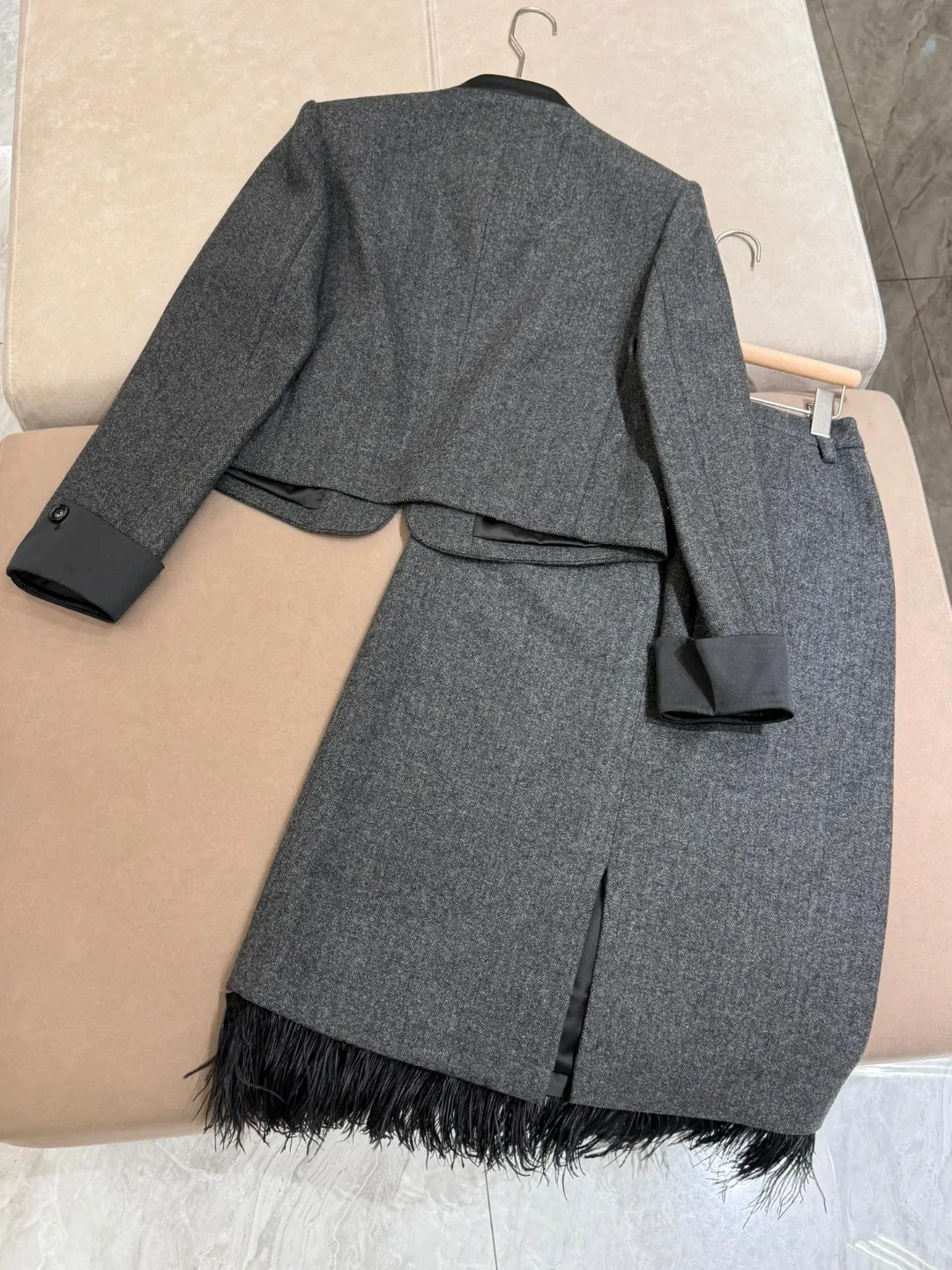 Women's Autumn 2024 B*C Wool Blend Skirt Suit Herringbone Jacket Coat + Skirt Two-piece Set Chest Feather Beading Decoration