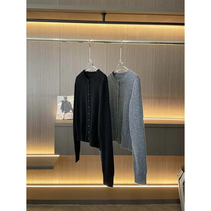 سترة صوف 100% بتصميم كلاسيكي كاجوال وبسيط