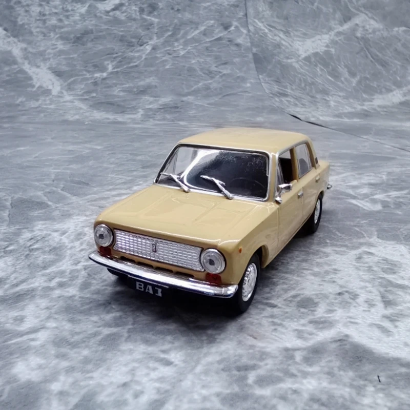 

Diecast 1:43 Scale Lada 21011 1978 Sedan Classic Alloy Vehicle Model Finished Simulation Collection Decoration Gift Toys Display