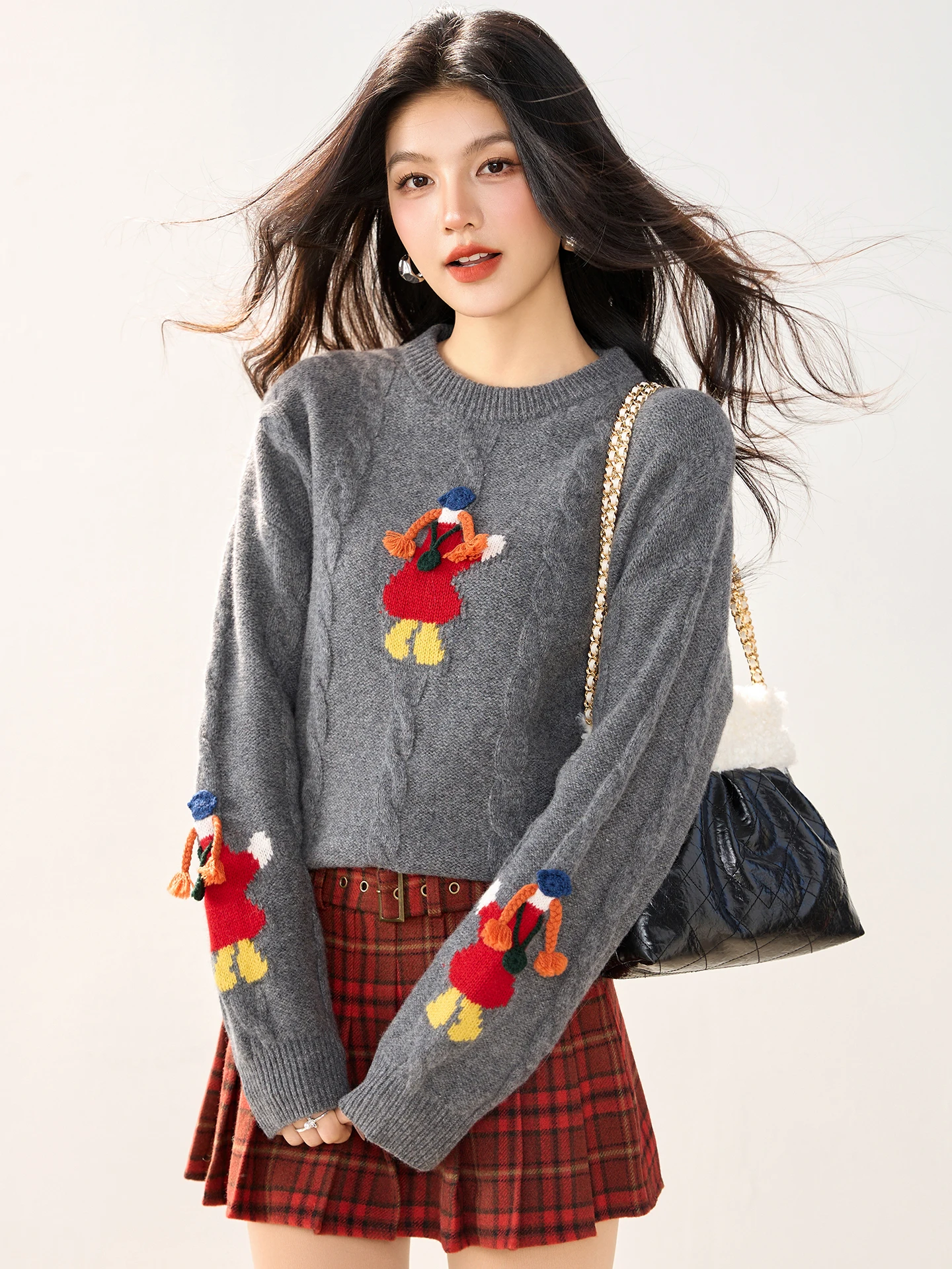 

A New Niche Design Loose Pullover Cartoon Character Round-Neck Twisted Sweater With An Atmosphere