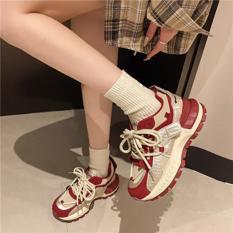 

2025 New Retro Small Height Increase Trend Fashion Thick Bottom Comfortable Versatile Design Sense Anti Slip Leisure Sports