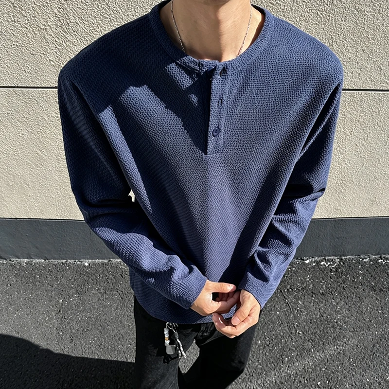 Herren-Langarmshirt mit Henley-Ausschnitt, Herbst-Übergrößen-Modell, lockere Passform, Strickoberteil, schlichtes Knopfleisten-Design, bequemes, lässiges Hemd für den Alltag – Detail 19