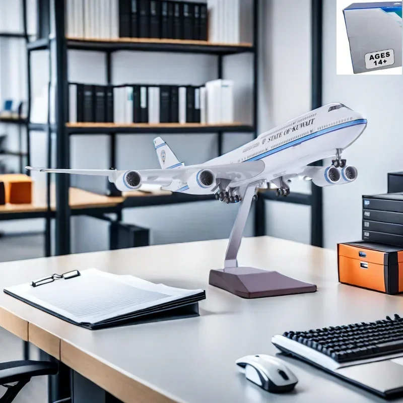 

1/150 Scale 47CM Airplane 747 B747 State of Kuwait Airline Model LED Light & Wheel Landing Gear Diecast Resin Plane Model Toy