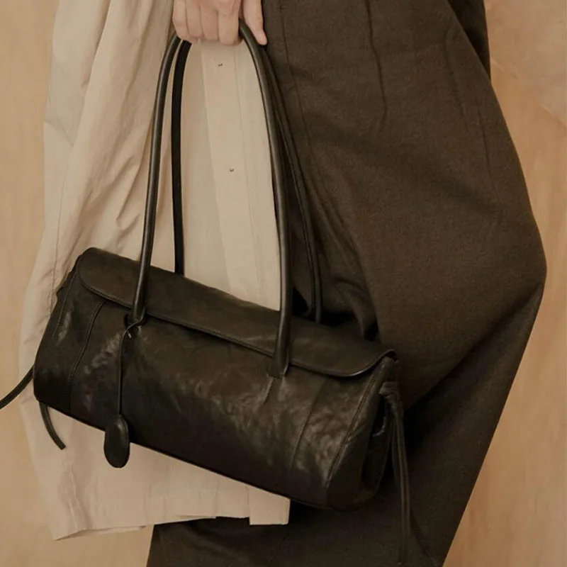 

Elegant Large Capacity Black French Bread Bag Women's Shoulder Handbag Trendy Underarm Bag for Early Autumn 2026