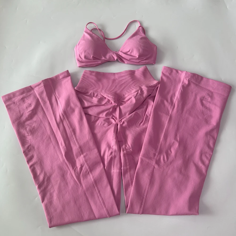 2-teiliges Set mit ausgestellten Leggings für Damen, Sport-BH mit Twist-Front, weite Yoga-Hose, nahtloses Yoga-Set, Trainingskleidung, Trainingsanzüge – Detail 17