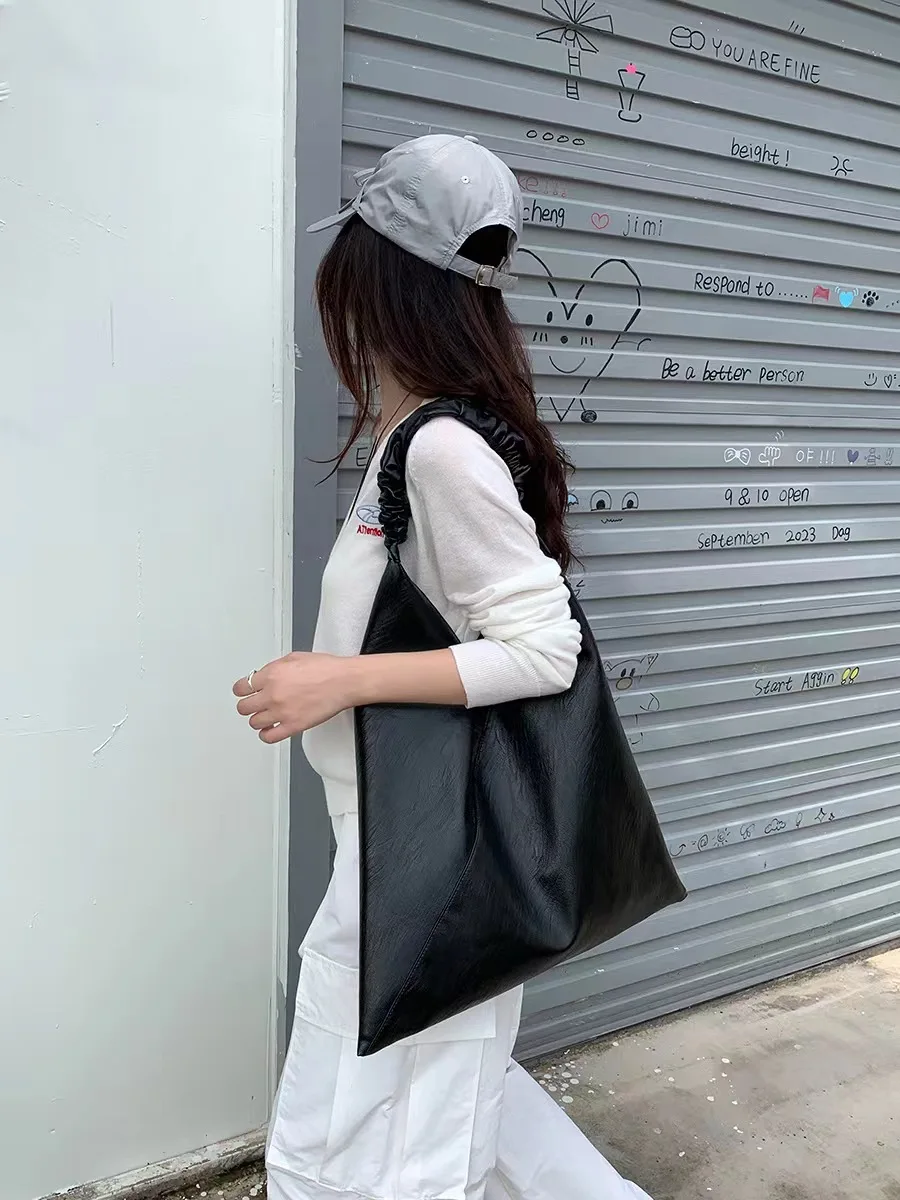 Casual Simple Tote Bag Daily Commuting Triangle Bag Large Capacity Trendy Fashion Handbag Niche Pleated Design Armpit Bag