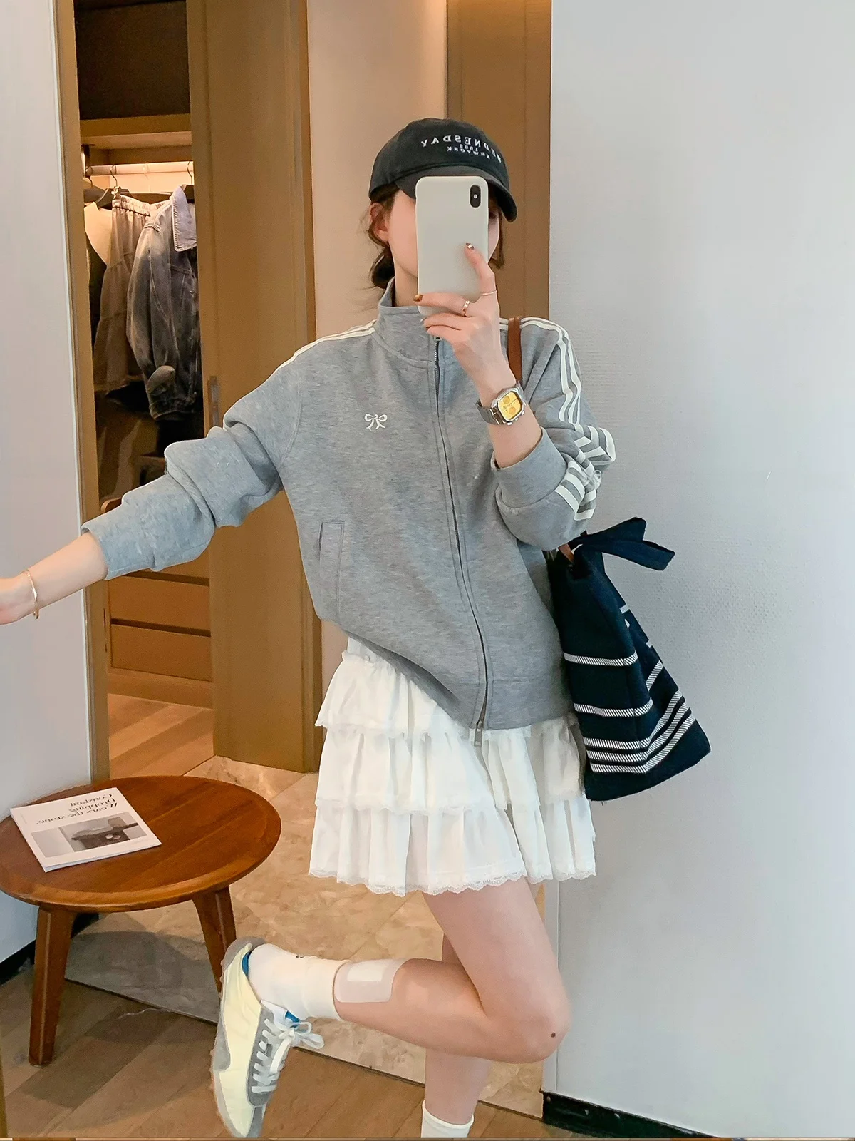 

Gray Striped Zipper Casual Sports Top Women's Outerwear Spring 2026 Love Devil Fish Korean Style Commute Wind Loose Fit