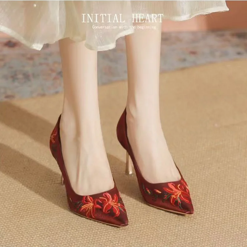 FHC 2024 nuovo ricamo fiore scarpe da sposa donna dรฉcolletรฉ, tacchi alti, punta a punta, Slip On, primavera/autunno, albicocca, rosso, Dropship