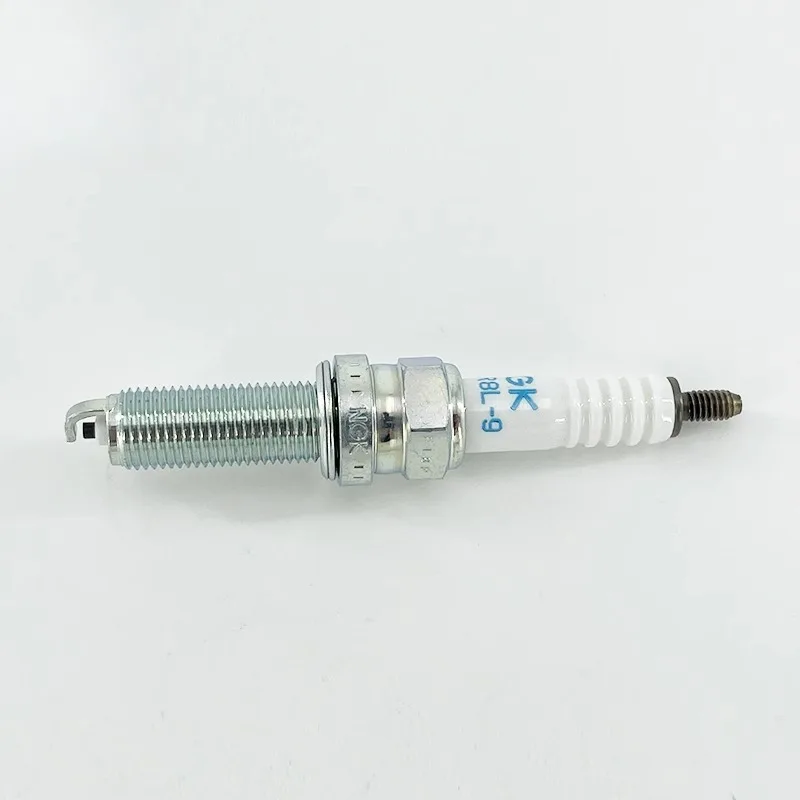 Suitable for Wuyang Hon-da PCX160 LEAD125 Lide Fire Nozzle NSS350 Fosha Spark Plug LMAR8L-9