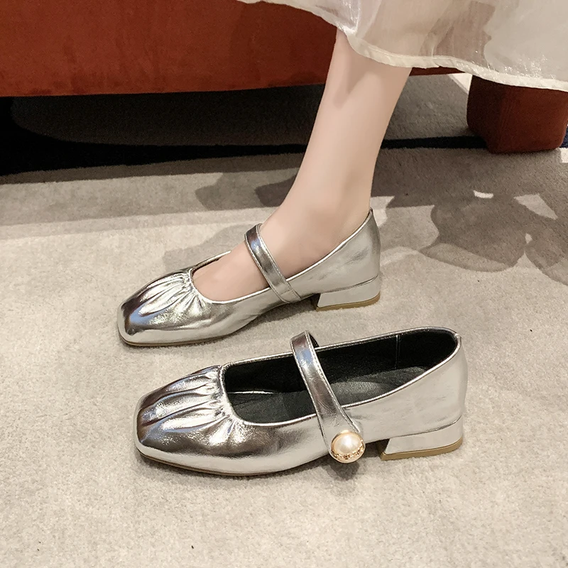 

Туфли на низком каблуке, модные плиссированные туфли с квадратным носком и мелким горлышком, металлическая пряжка, один ремешок, мягкая подошва, нескользящий блок