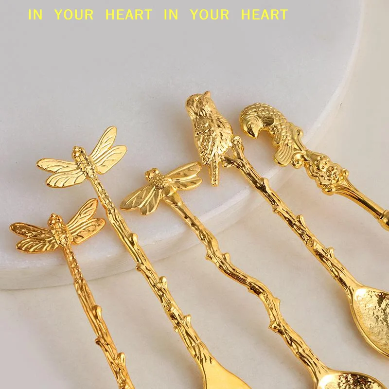 【X】1Pcs Vintage Metal Dessert Spoon Royal Style Coffee Flatware for Family Hotel Use Durable Material