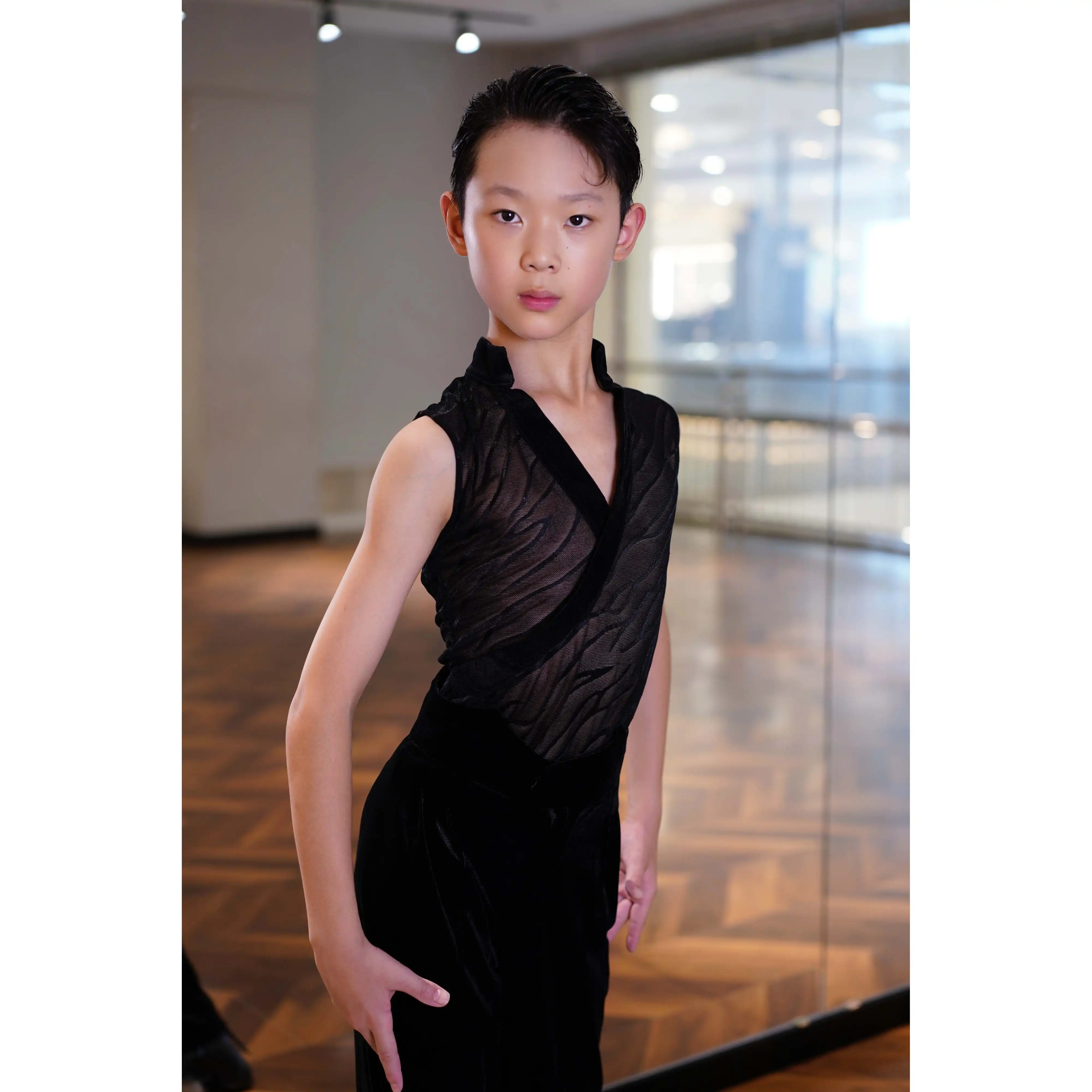 ملابس علوية للرقص اللاتيني للأولاد صيفية شبكية سوداء بدون أكمام ورقبة على شكل V ملابس تدريب تشا تشا رومبا ملابس أداء للرقص DNV24267